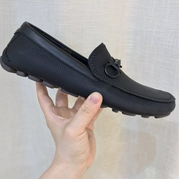 NEW Authentic Salvatore Ferragamo Antigua Pebbled Black Leather Driving Loafers